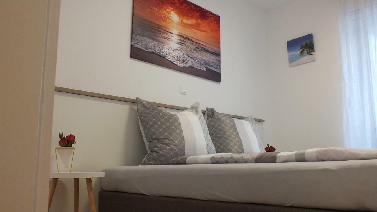 Apartment Paulina Novalja Ngoại thất bức ảnh