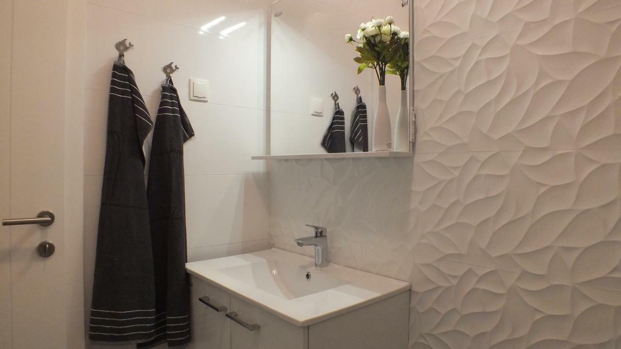 Apartment Paulina Novalja Ngoại thất bức ảnh
